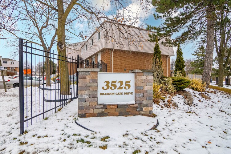 3525 Brandon Gate, Mississauga, Ontario, Malton