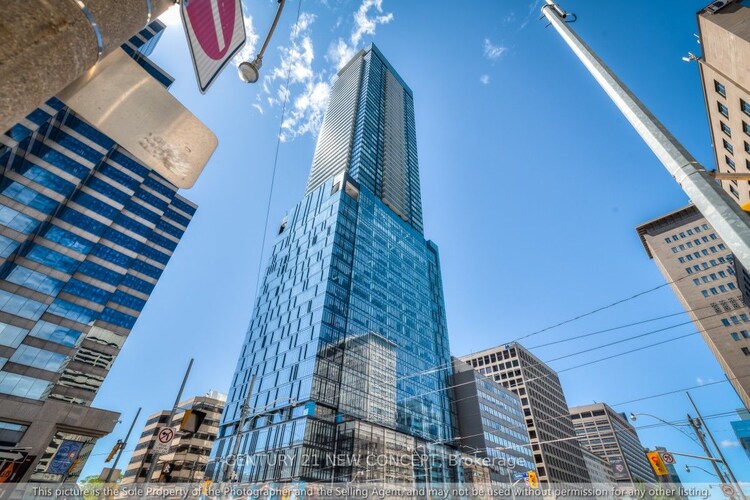 488 University Ave, Toronto, Ontario, University