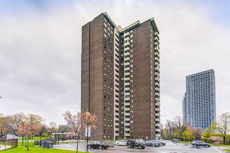 5 Old Sheppard Ave, Toronto, Ontario, Pleasant View