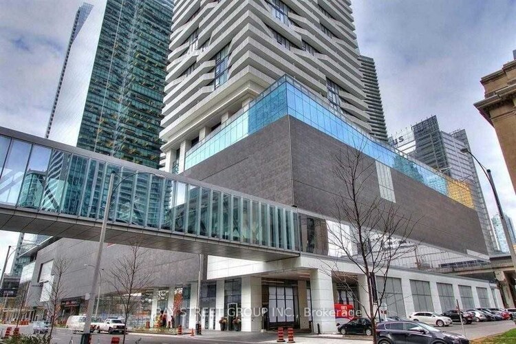 100 Harbour St, Toronto, Ontario, Waterfront Communities C1