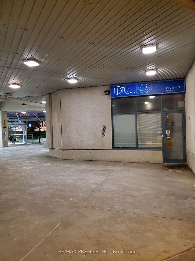 10909 Yonge St, Richmond Hill, Ontario, Devonsleigh