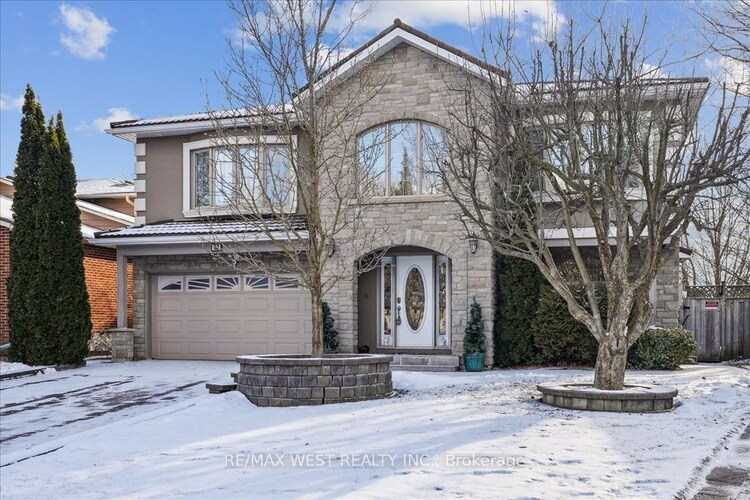 82 Derby Crt, Newmarket, Ontario, Bristol-London