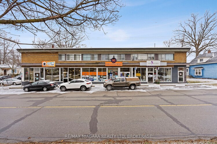 27 Main St, St. Catharines, Ontario, 438 - Port Dalhousie