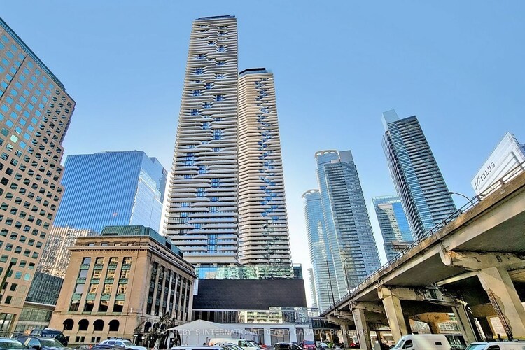 100 Harbour St, Toronto, Ontario, Waterfront Communities C1