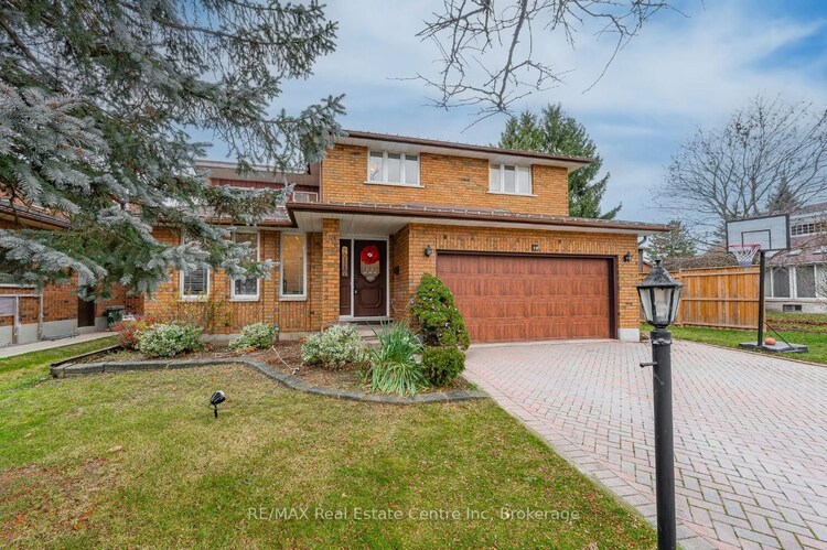 10 Kortright Rd E, Guelph, Ontario, Village