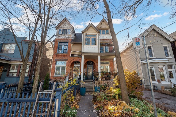 27 Bank St, Toronto, Ontario, Little Portugal