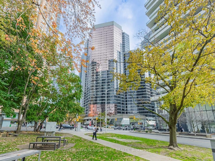 1001 Bay St, Toronto, Ontario, Bay Street Corridor