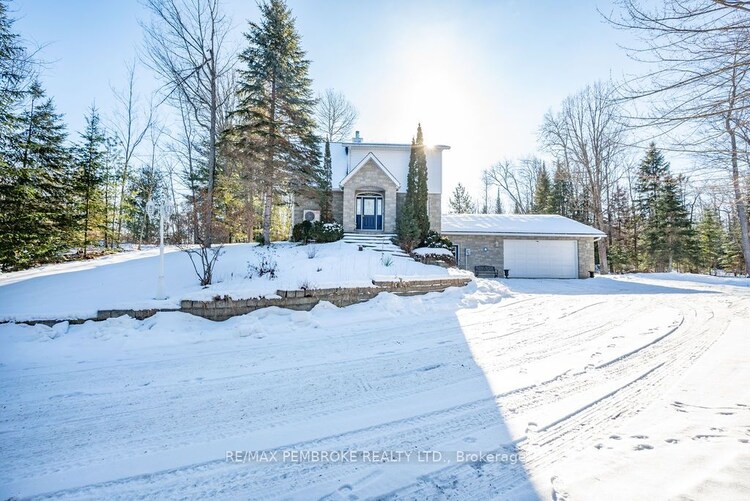 323 River Dr, Petawawa, Ontario, 520 - Petawawa