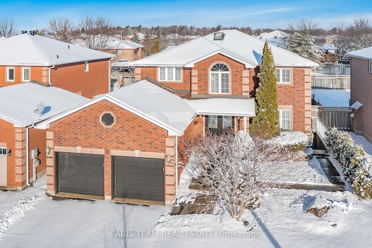 8 Farmstead Cres, Barrie, Ontario, Holly