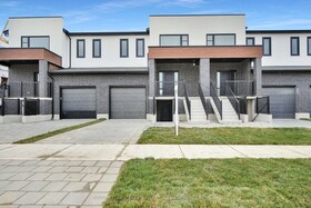 6643 ROYAL MAGNOLIA Avenue, Middlesex, ON , MLS #X11915143 , Image - 1