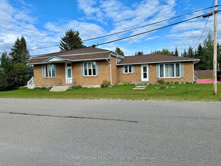 21 Jacques Ave S, Fauquier-Strickland, Ontario, 