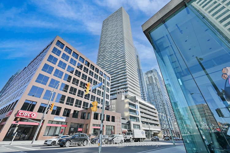 2221 Yonge St, Toronto, Ontario, Mount Pleasant East