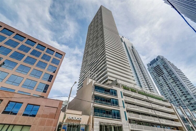 2221 Yonge St, Toronto, Ontario, Mount Pleasant West