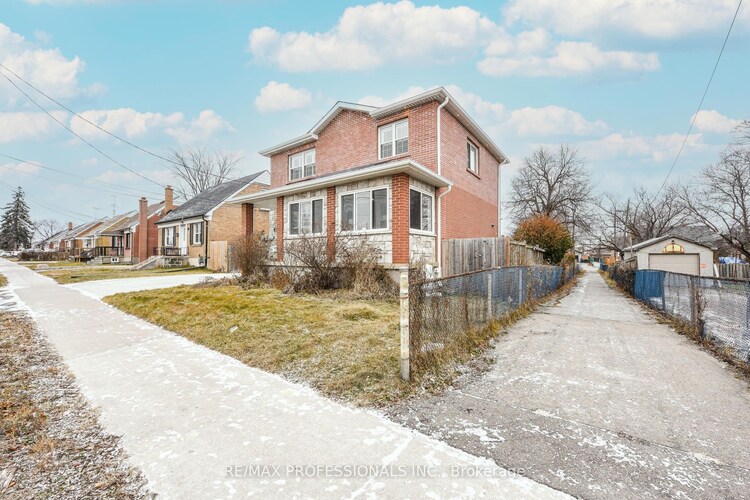 38 Walsh Ave, Toronto, Ontario, Humberlea-Pelmo Park W5