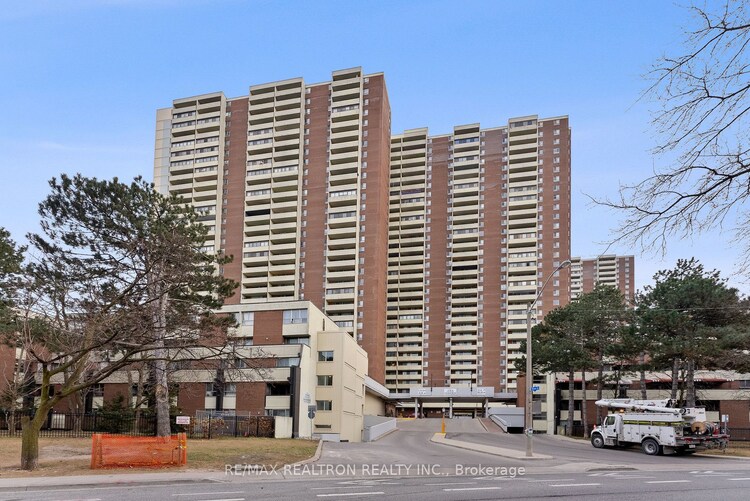 1 Massey Sq, Toronto, Ontario, Crescent Town