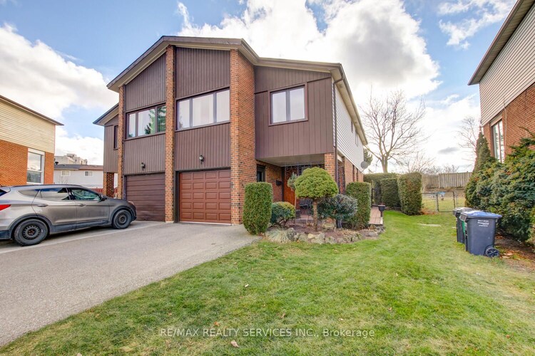 82 Horne Dr, Brampton, Ontario, Brampton North