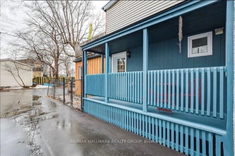 40 Stirling Ave, West Centre Town, Ontario, 4202 - Hintonburg