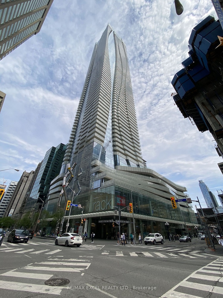 1 Bloor St E, Toronto, Ontario, Church-Yonge Corridor