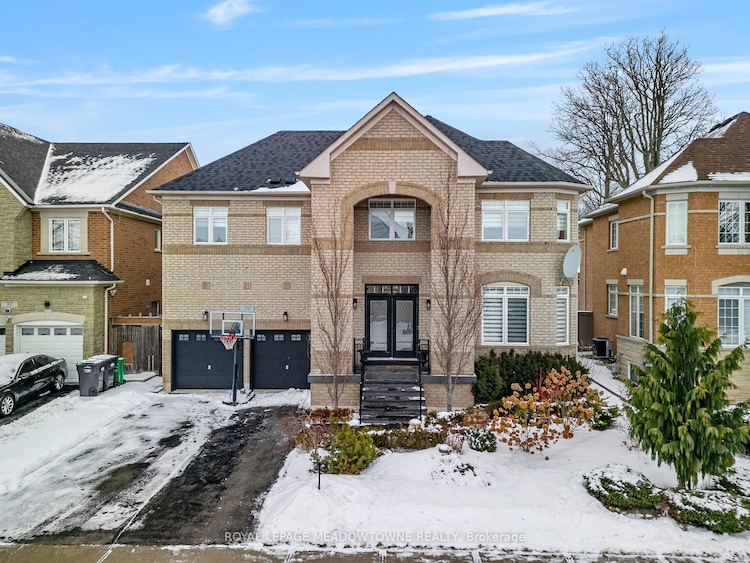 33 Nova Scotia Rd, Brampton, Ontario, Bram West