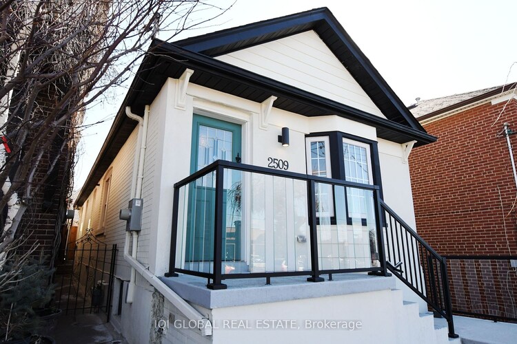 2509 Dufferin St, Toronto, Ontario, Briar Hill-Belgravia