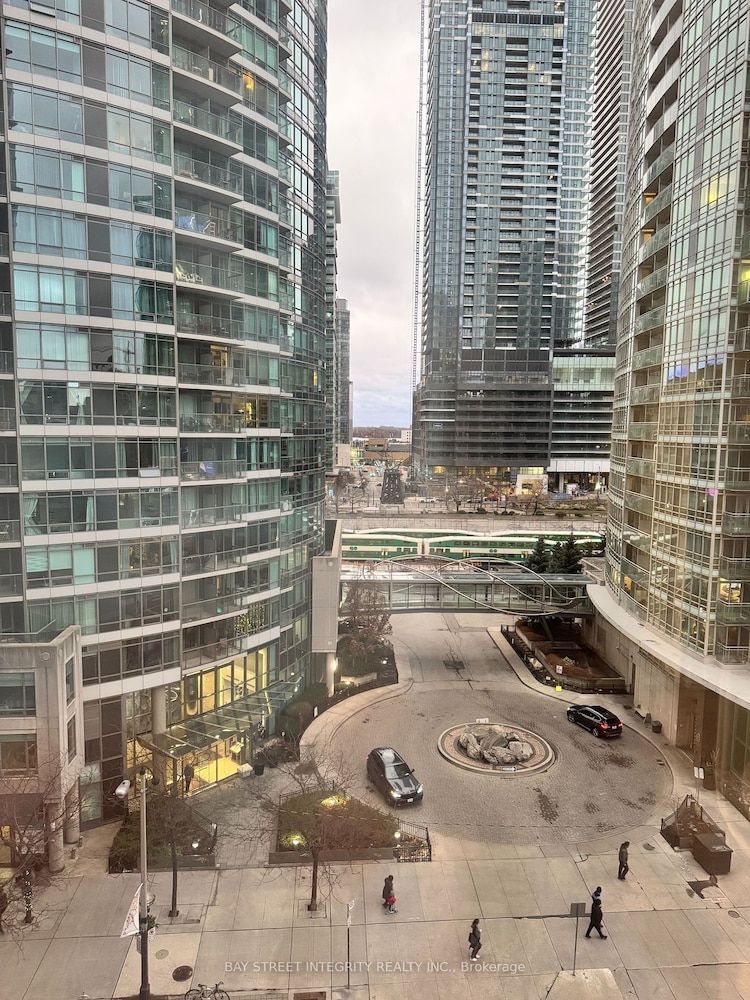 352 FRONT St W, Toronto, Ontario, Waterfront Communities C1