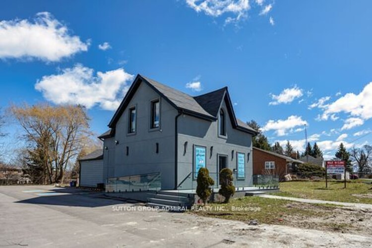 17867 Yonge St N, Newmarket, Ontario, Bristol-London