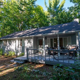 10262 Oakburn Court, Lambton, ON , MLS #X11955834 , Image - 1