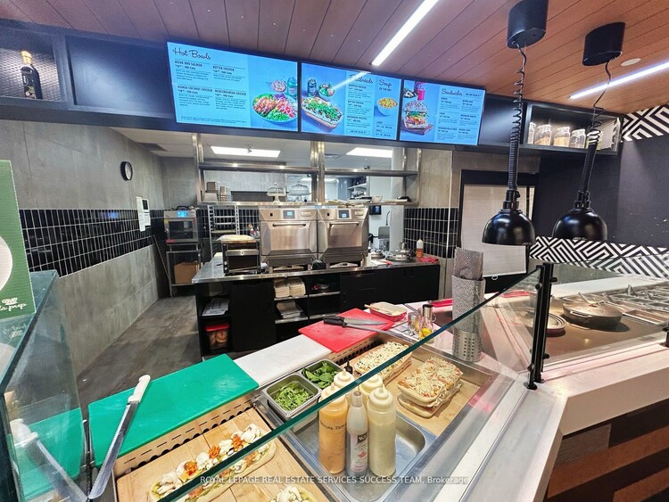 10 Carlson Crt, Toronto, Ontario, West Humber-Clairville