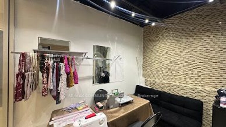 384 Yonge St, Toronto, Ontario, Bay Street Corridor