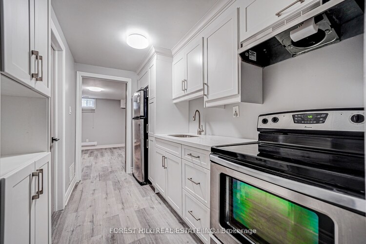 39A Lippincott Street E, Toronto, ON, Weston