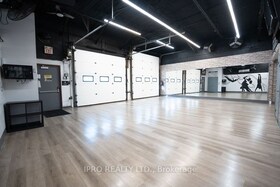 1578 Finfar Crt, Peel, Ontario , MLS #W11983811 , Image - 1