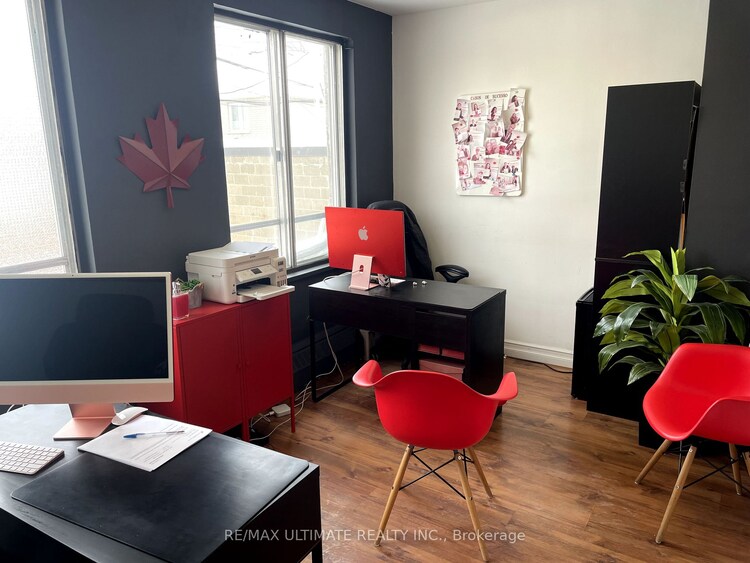 1268 St. Clair Ave W, Toronto, Ontario, Corso Italia-Davenport