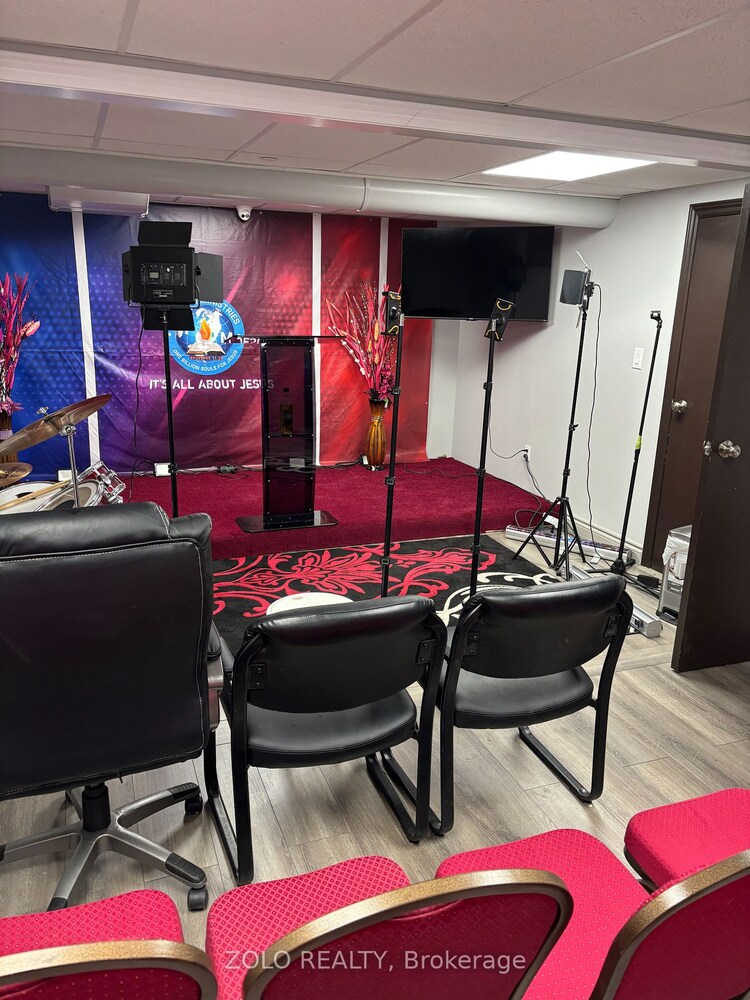 23 Westmore Dr, Toronto, Ontario, West Humber-Clairville