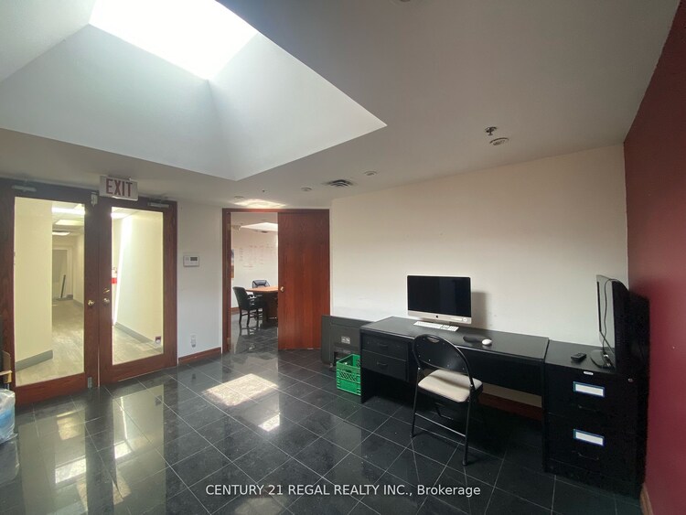 637 College St, Toronto, Ontario, Palmerston-Little Italy