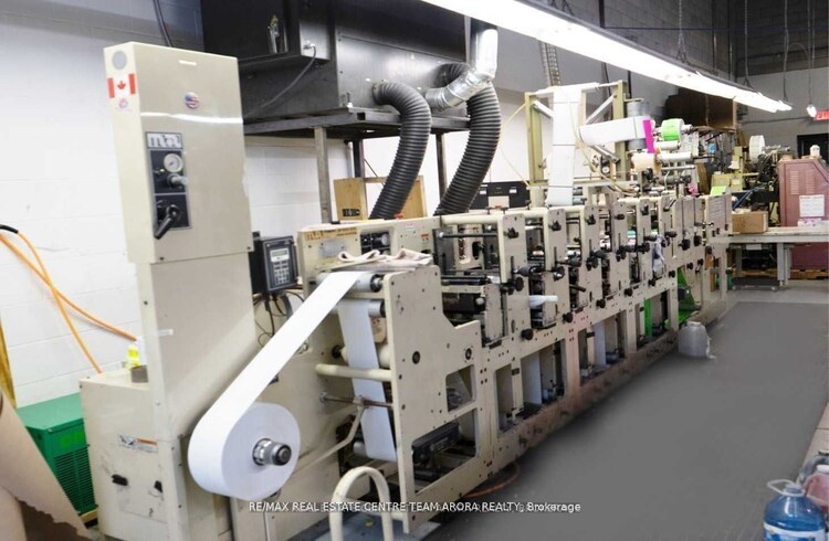 385 Admiral Boulevard, Mississauga, ON, Gateway