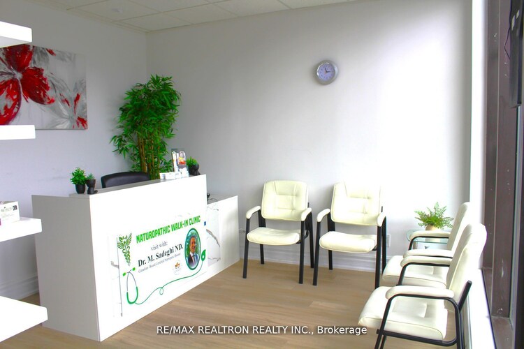 1 De Boers Dr, Toronto, Ontario, York University Heights