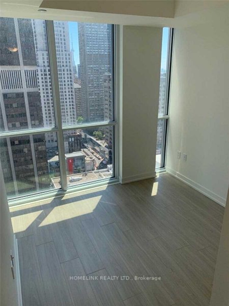 1 Yorkville Avenue, Toronto, ON, Annex