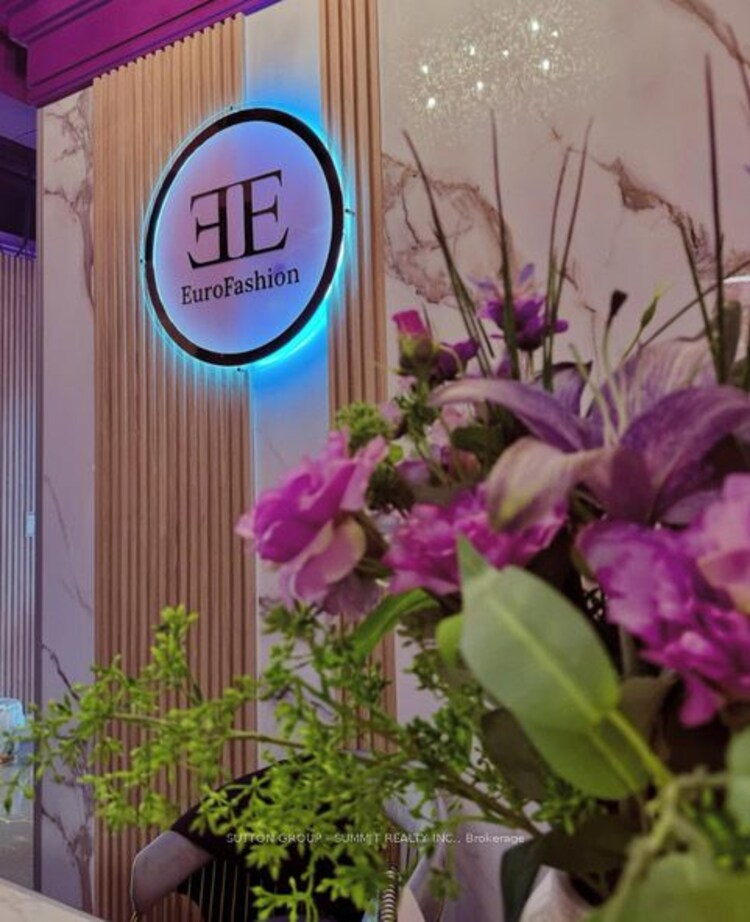 680 Silver Creek Blvd, Mississauga, Ontario, Mississauga Valleys