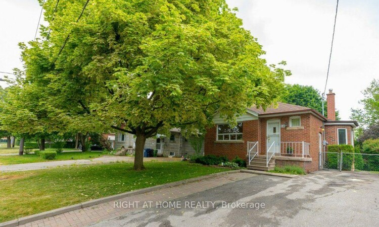 26 Melody Road, Toronto, ON, Humberlea-Pelmo Park W5