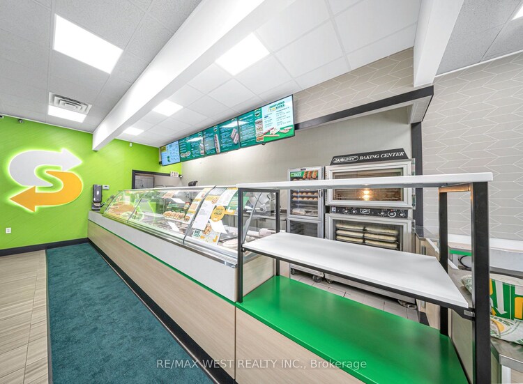 90 Courtneypark Dr, Mississauga, Ontario, Gateway