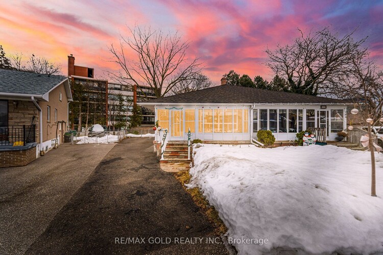 142 Wareside Road, Toronto, ON, Etobicoke West Mall