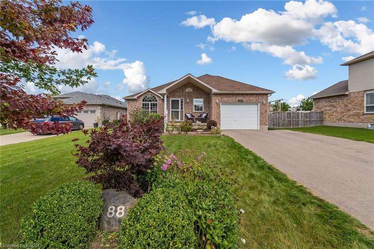 88 Andrews Drive, Mapleton, ON, Drayton