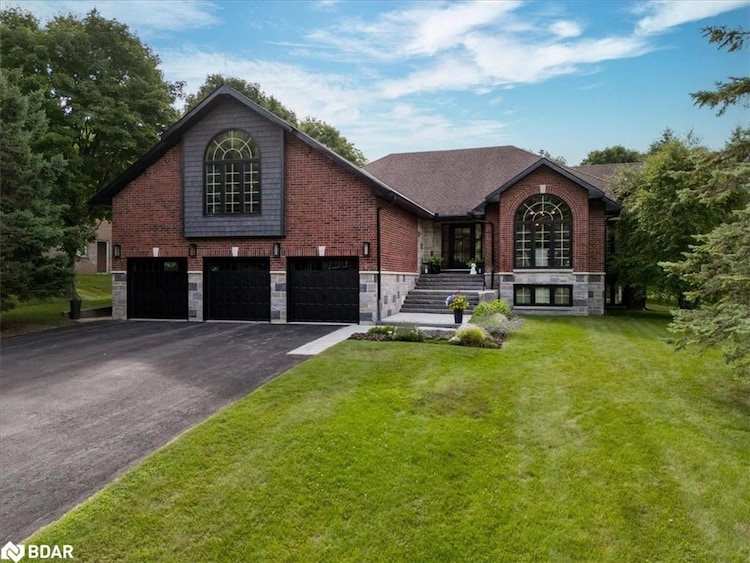 32 Forest Hill Drive, Springwater, ON, Midhurst