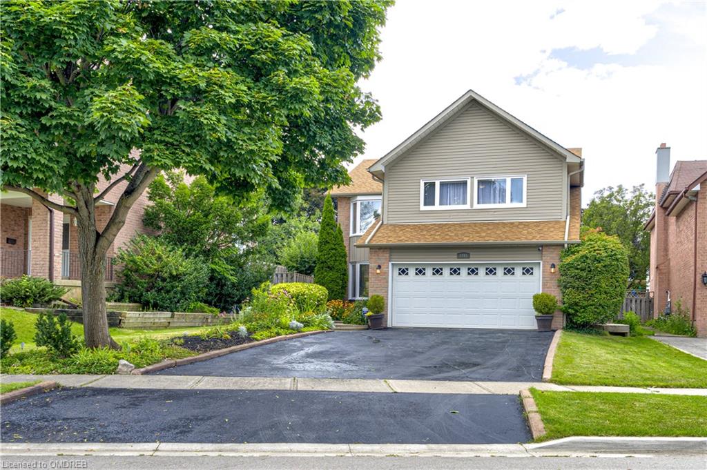 1095 Queens Avenue, Oakville, ON, College Park