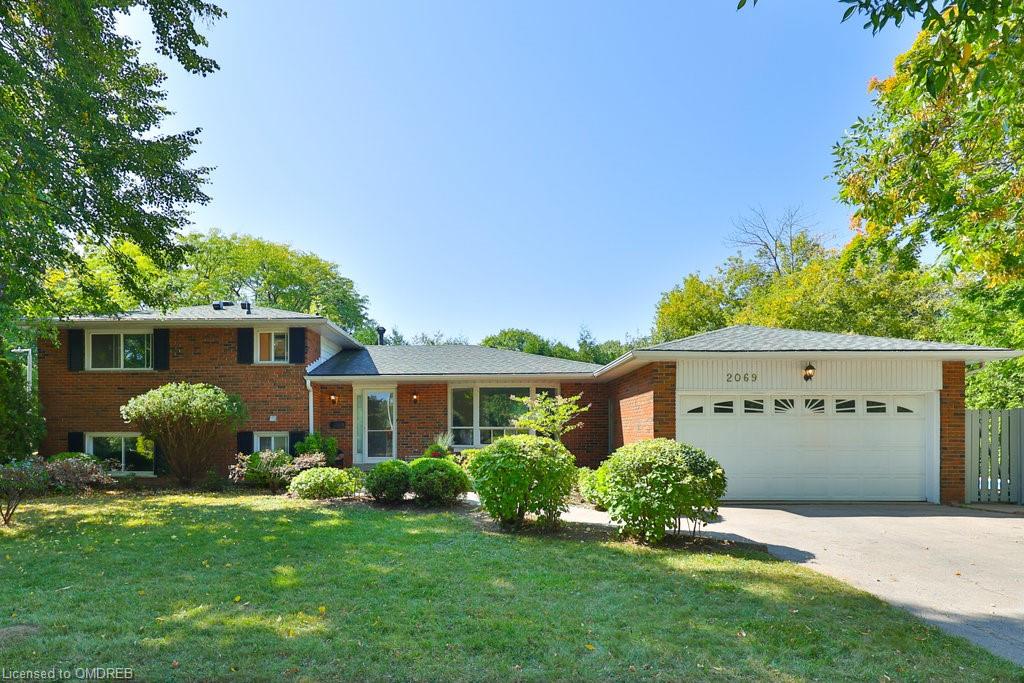 2069 Thornlea Drive, Oakville, ON, Bronte West