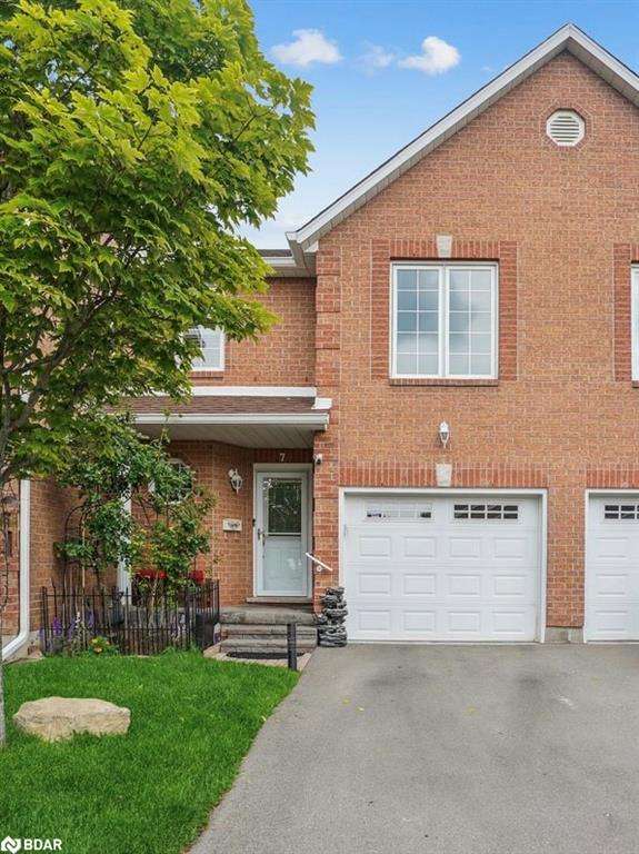 4 Victoria Street, Hamilton, ON, Waterdown