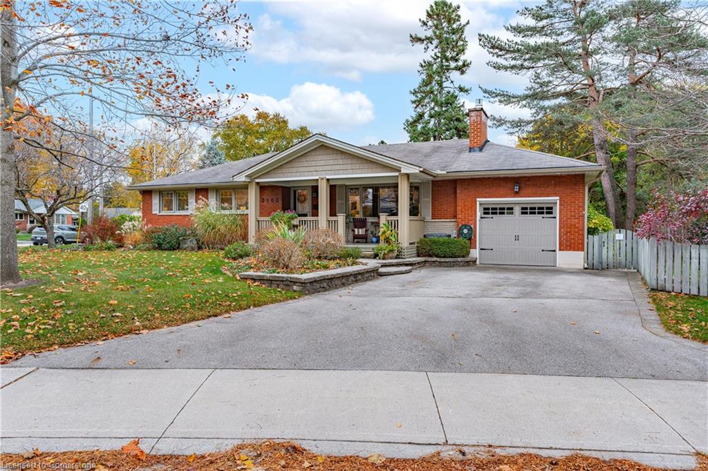 2182 Clarendon Park Drive, Burlington, ON, Brant