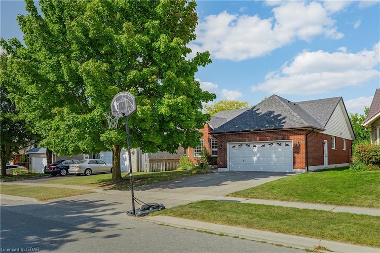 77 Pinnacle Crescent, Guelph, ON, Parkwood Gardens