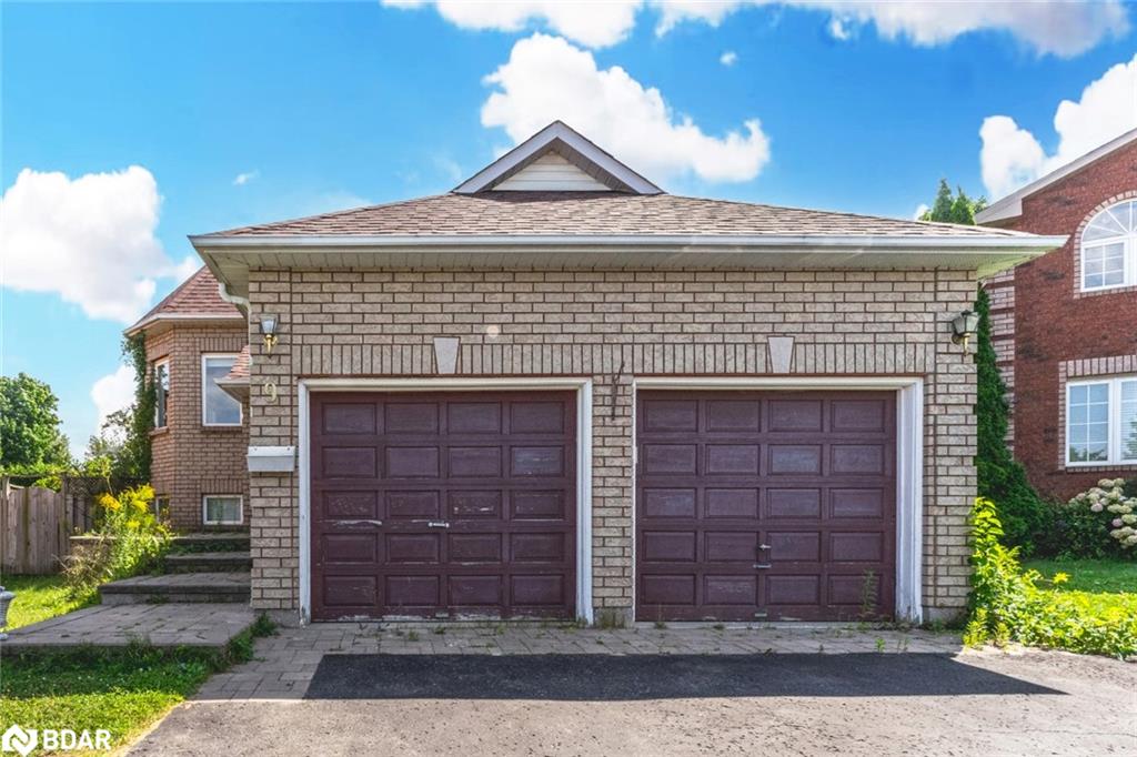 9 Kestrel Court, Barrie, ON, Little Lake