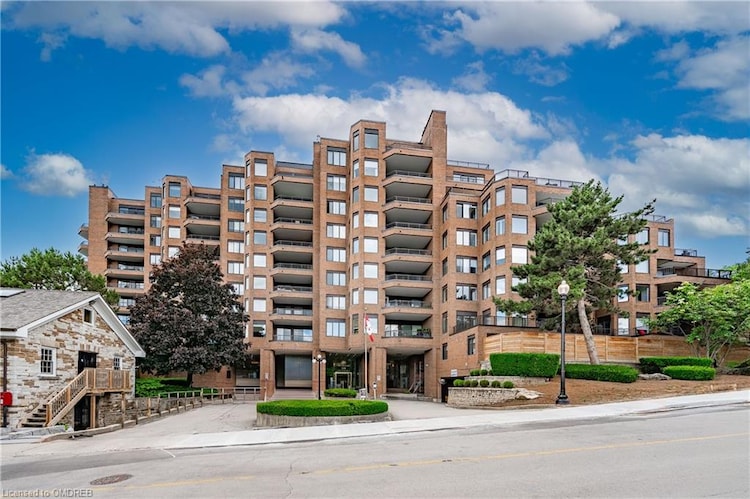 100 Lakeshore Road E, Oakville, ON, Old OakVille